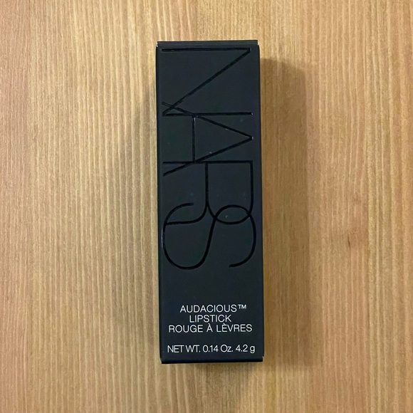 NARS Audacious Lipstick in Stefania - Picture 3 of 9